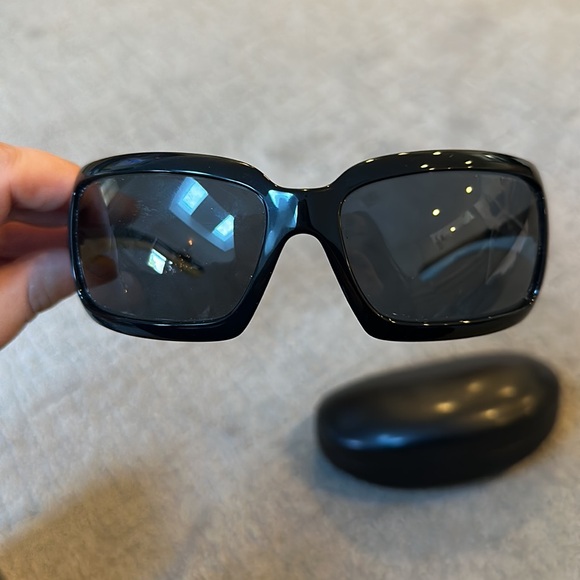 Prada sunglasses - Picture 1 of 4